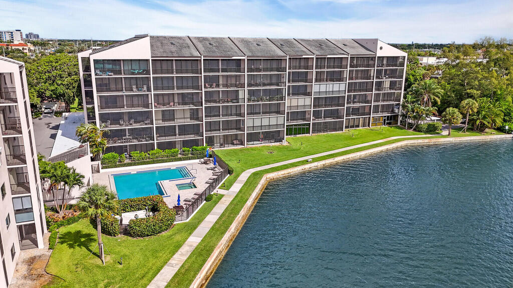 11370 Twelve Oaks Way, North Palm Beach, FL 33408