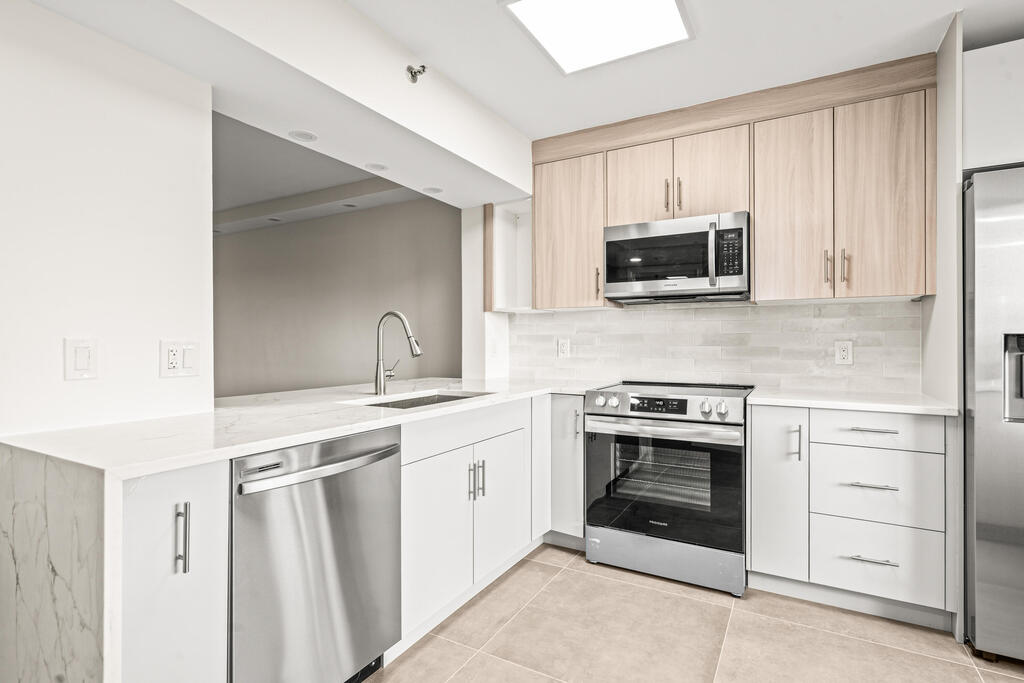 14425 Strathmore Lane, Delray Beach, FL 33484
