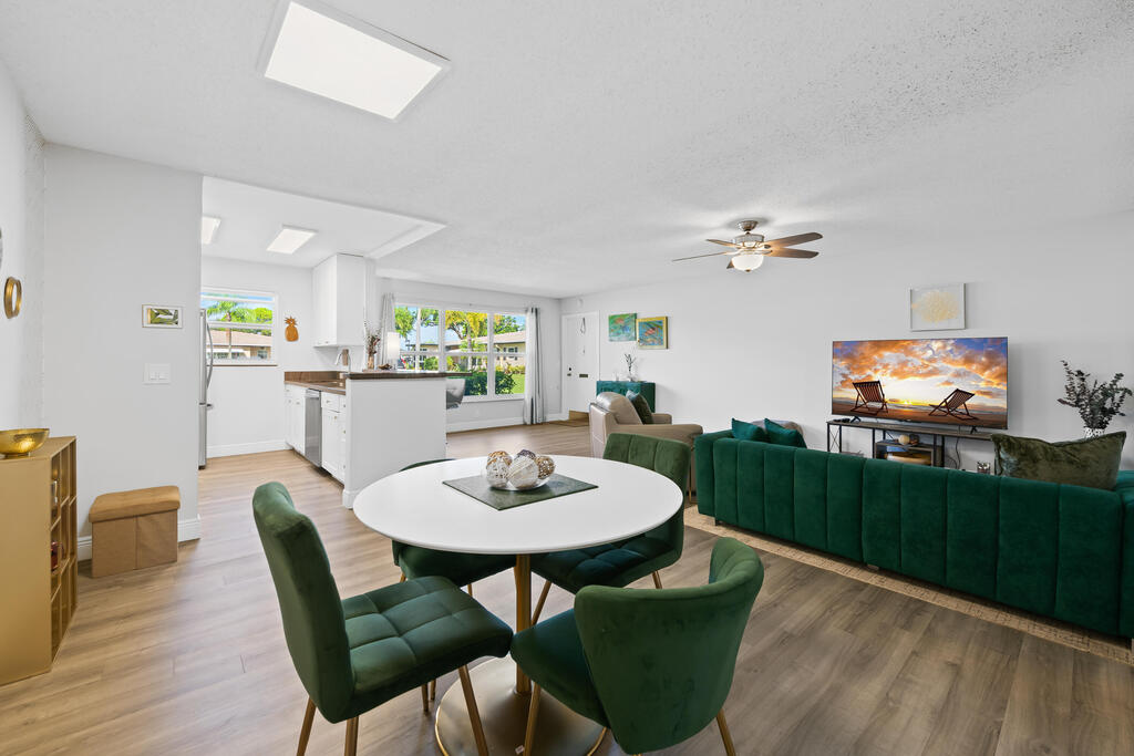 1025 Dr , Delray Beach, FL 33445