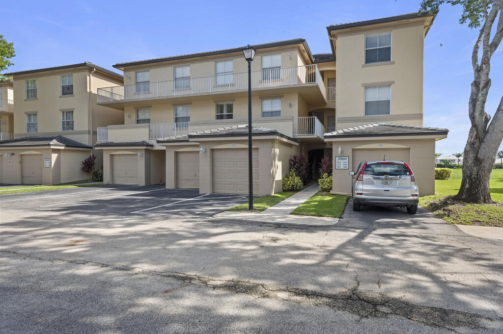 2060 Greenview Shores Boulevard, Wellington, FL 33414