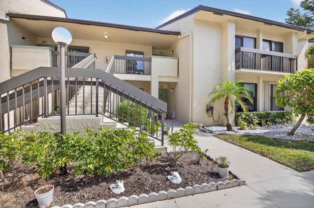 5055 Oak Hill Lane, Delray Beach, FL 33484