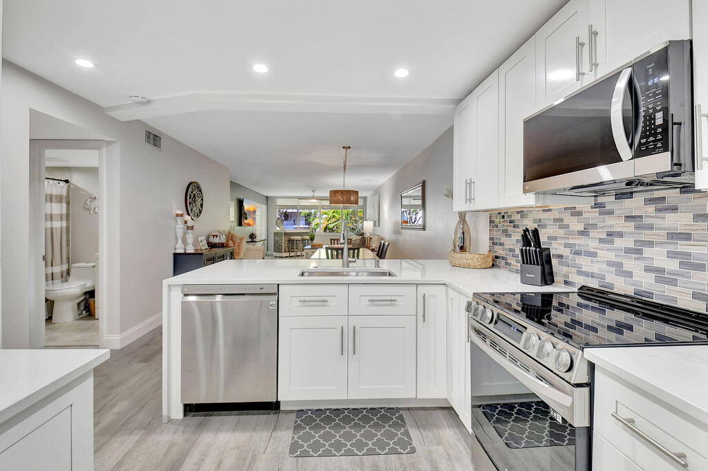 2805 22nd Avenue, Delray Beach, FL 33445