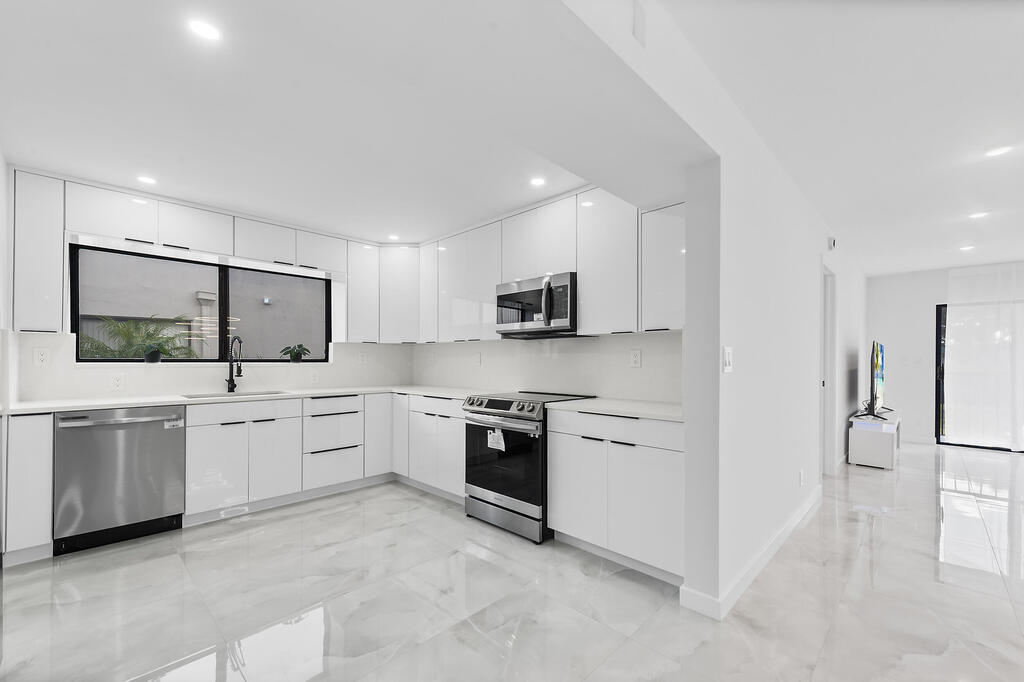 15450 Pembridge Avenue, Delray Beach, FL 33484