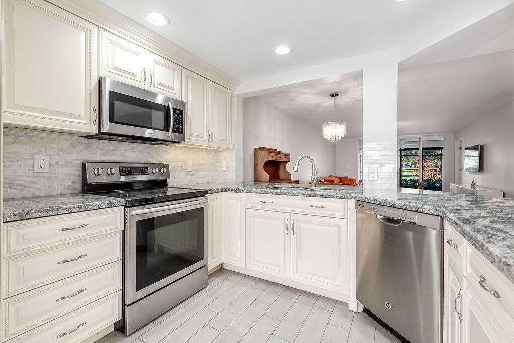 16021 Loch Katrine Trail, Delray Beach, FL 33446