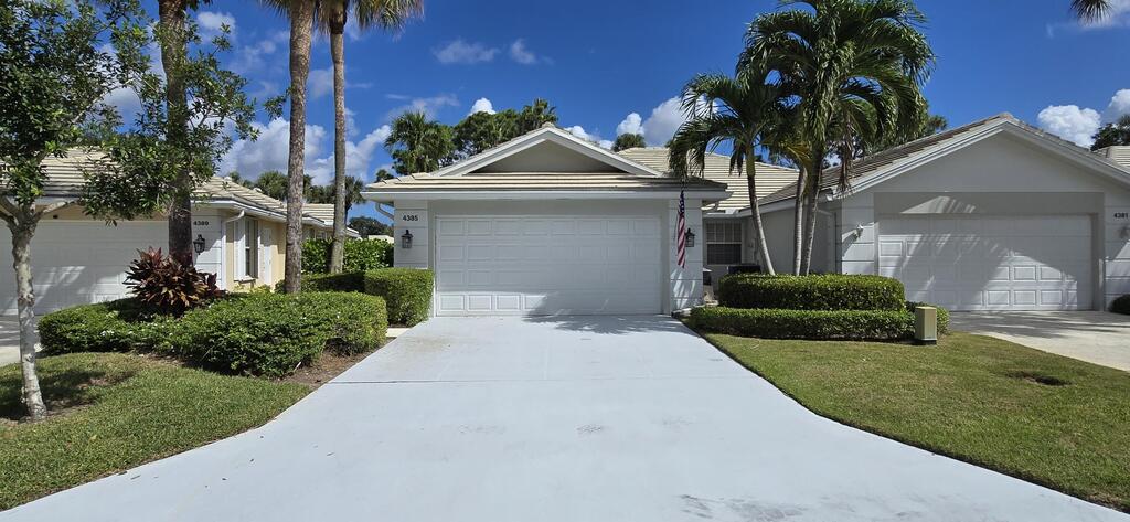 4385 Lacey Oak Drive, Palm Beach Gardens, FL 33410