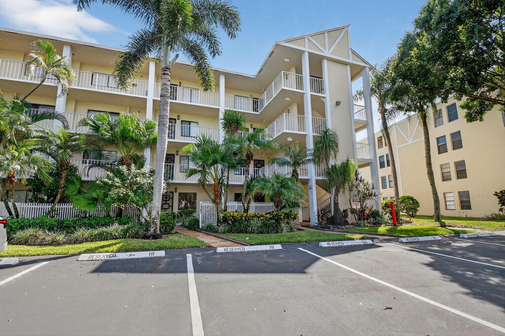 7270 Ashford Place, Delray Beach, FL 33446