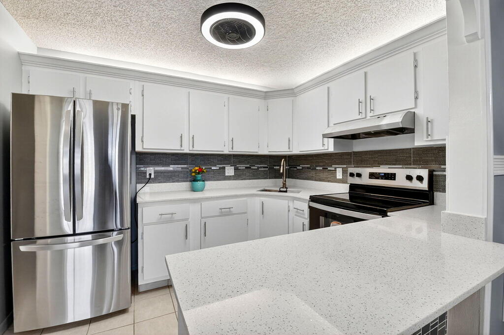 337 Knotty Pine Circle, Greenacres, FL 33463