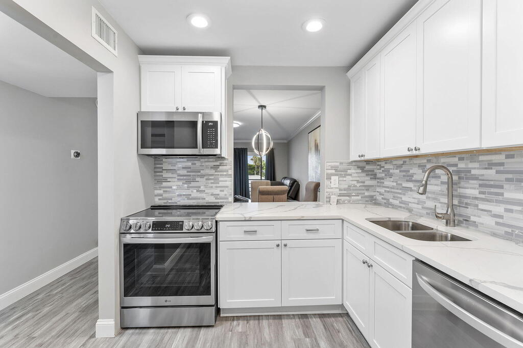 118 Lake Constance Drive, West Palm Beach, FL 33411