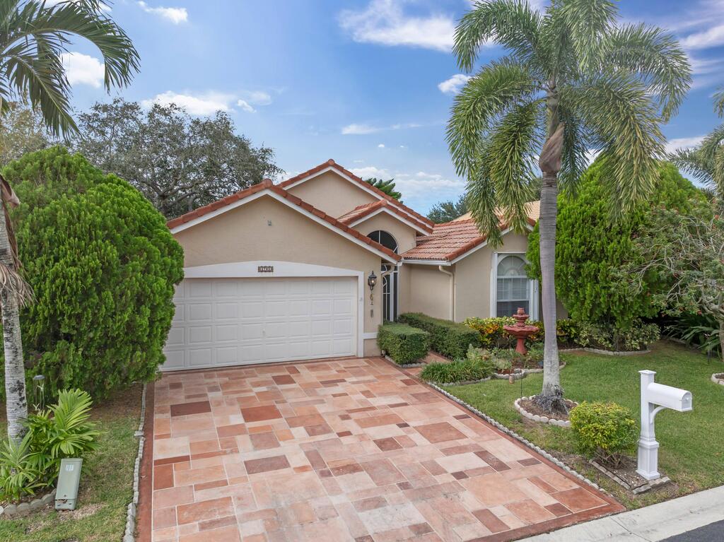 2705 Pointe Circle, Greenacres, FL 33413