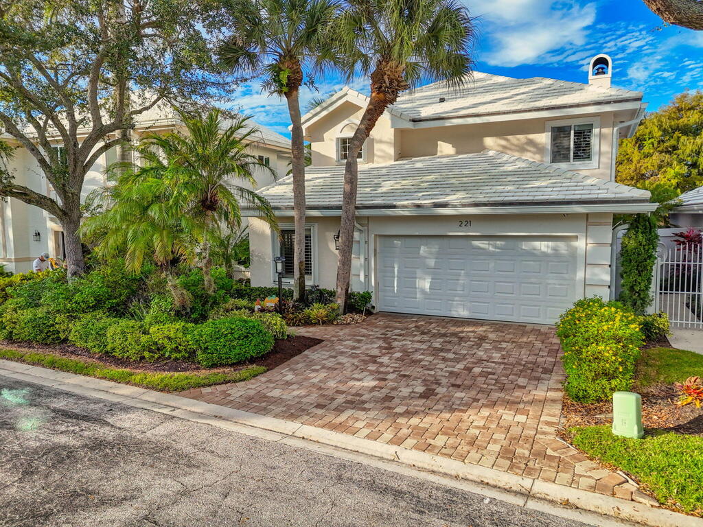 221 Canterbury Drive, Palm Beach Gardens, FL 33418
